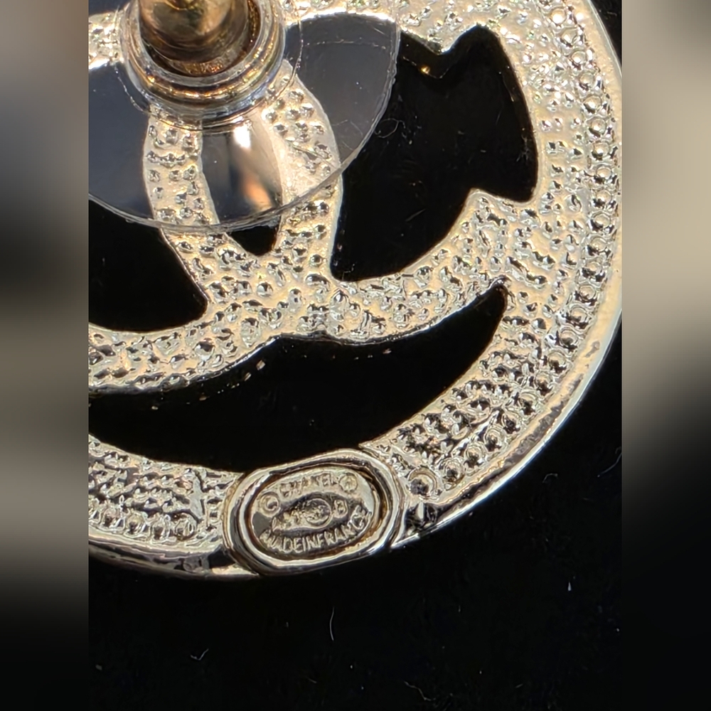 authentic Chanel CC Circle Logo Earrings - Picture 4 of 6